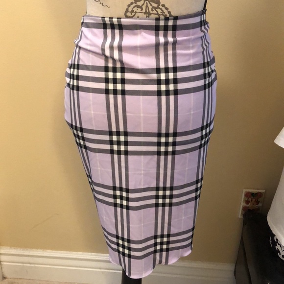 Burberry sarong classic plaid/light purple black white semi circle short sarong - Picture 4 of 9